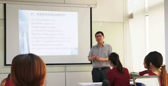 東方龍商務(wù)堅持每月首日封閉培訓(xùn),精心打造高績效專業(yè)委托招商團(tuán)隊 東方龍商務(wù)堅持每月首日封閉培訓(xùn),精心打造高績效專業(yè)委托招商團(tuán)隊