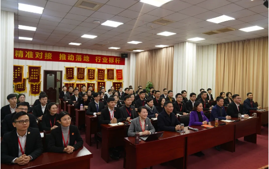  1月上旬，集團(tuán)舉行2021年首場投資選址項(xiàng)目評估會(huì)，成功通過34個(gè)高質(zhì)量項(xiàng)目