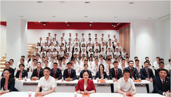 專業委托招商引資團隊+四輪驅動，為政企客戶提供全程精準服務