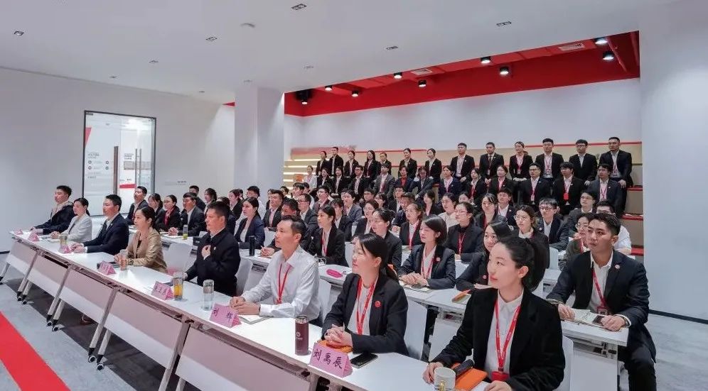 【月度總結】喜迎進博，奮戰百日，決勝2022！東方龍商務集團成功舉行9月份月度總結會
