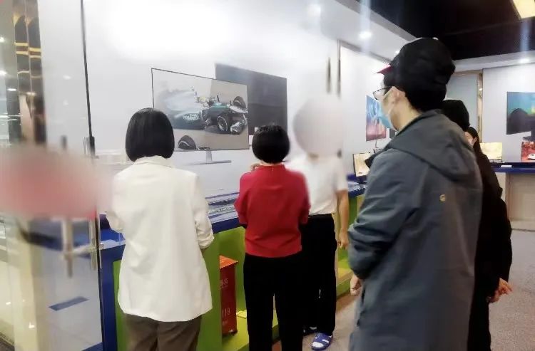 投資額8億，年產(chǎn)值25億！四川某地方政府實(shí)地對接高端新型顯示器生產(chǎn)投資選址項目