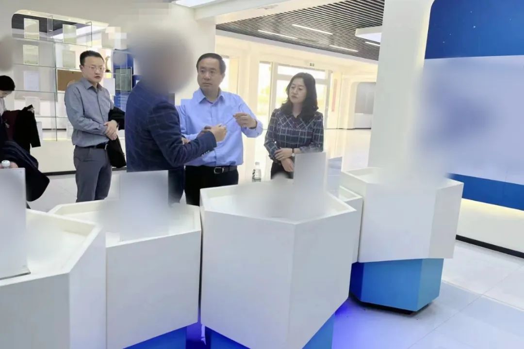 老牌制造商，為富士康等知名企業(yè)長期供貨！四川某地方政府實(shí)地對接高端光電材料配件生產(chǎn)投資選址項(xiàng)目