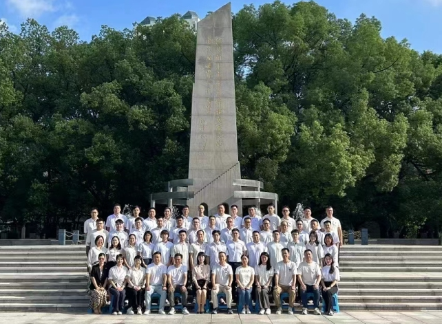 開講啦！集團(tuán)董事長/CEO陳谷音走進(jìn)上海交通大學(xué)講堂，為廣東海珠區(qū)石溪聯(lián)社考察團(tuán)做專業(yè)招商實(shí)戰(zhàn)培訓(xùn)