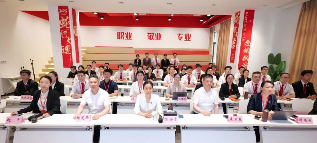 聚集大產(chǎn)業(yè)、大鏈主項(xiàng)目，帶動(dòng)大發(fā)展！5月下旬，集團(tuán)共31個(gè)優(yōu)質(zhì)投資選址項(xiàng)目通過(guò)評(píng)估